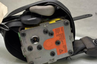 Pretensionneur de ceinture avant droit TOYOTA YARIS 2