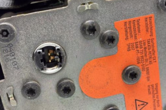 Pretensionneur de ceinture avant droit TOYOTA YARIS 2