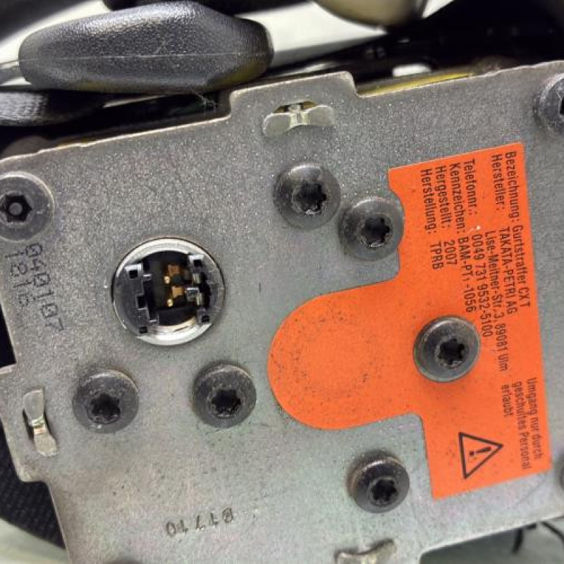 Pretensionneur de ceinture avant droit TOYOTA YARIS 2 Photo n°4