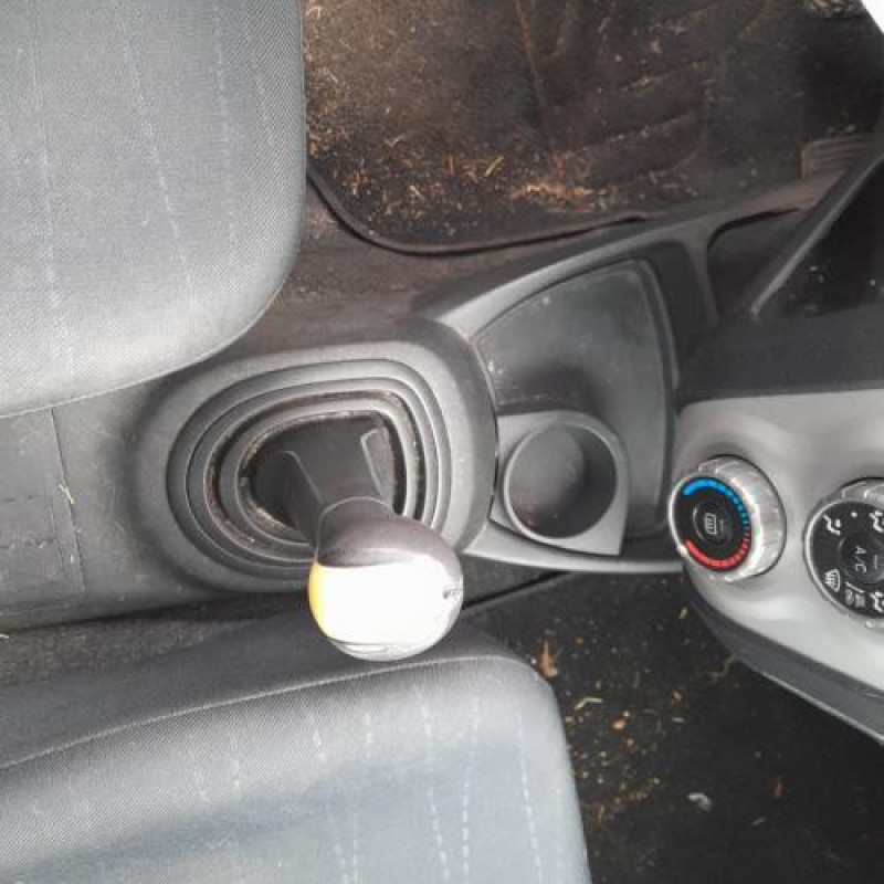 Pretensionneur de ceinture avant gauche TOYOTA YARIS 2 Photo n°11