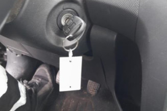 Pretensionneur de ceinture avant gauche TOYOTA YARIS 2