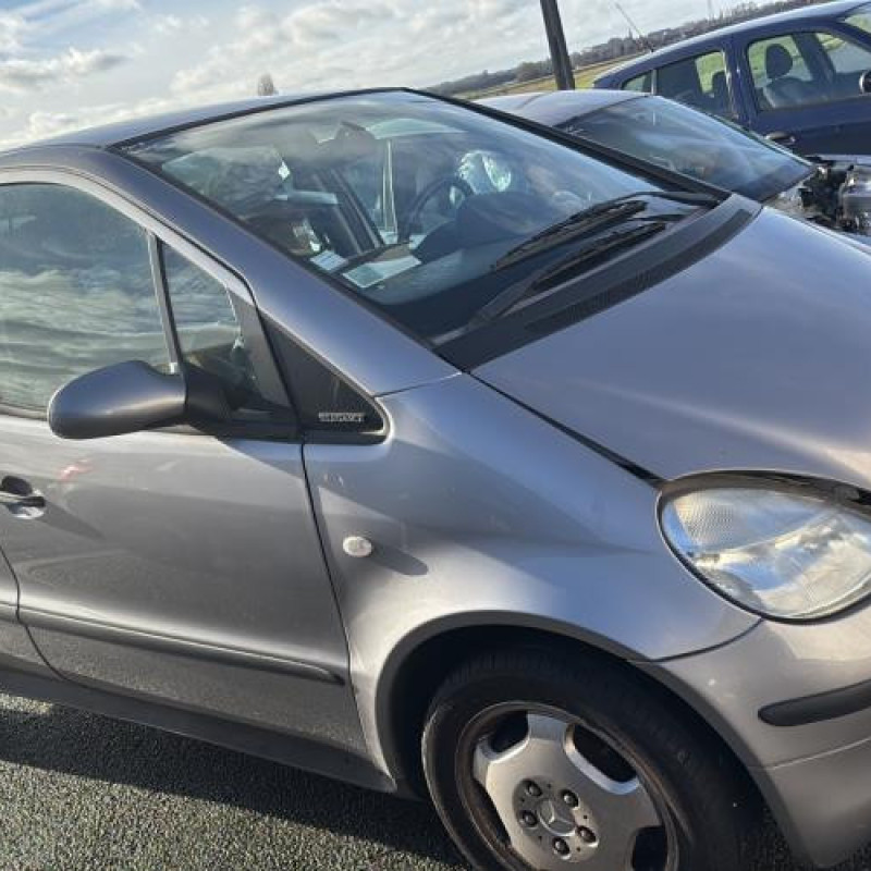 Capot MERCEDES CLASSE A 168 Photo n°10