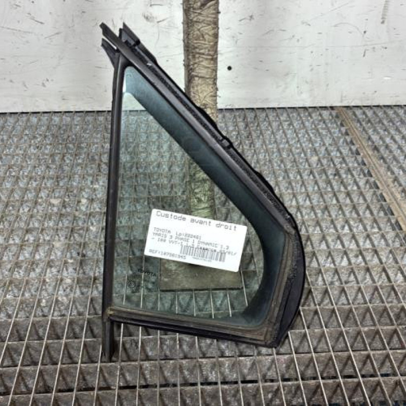 Custode avant droit (porte) TOYOTA YARIS 3 Photo n°1