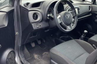 Custode avant droit (porte) TOYOTA YARIS 3