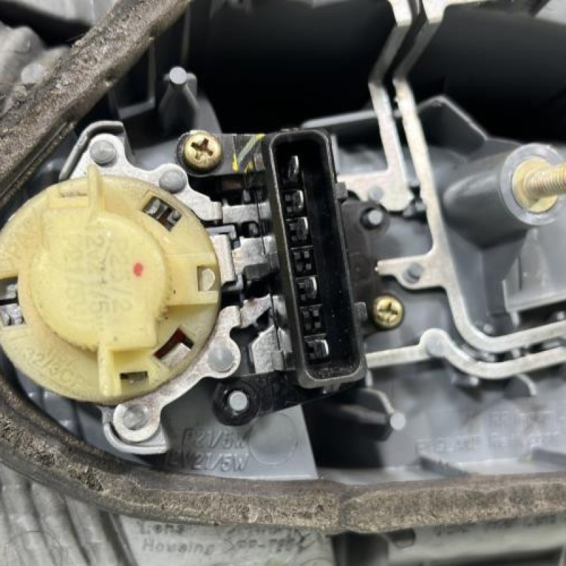 Feu arriere principal droit (feux) TOYOTA YARIS 1 Photo n°3