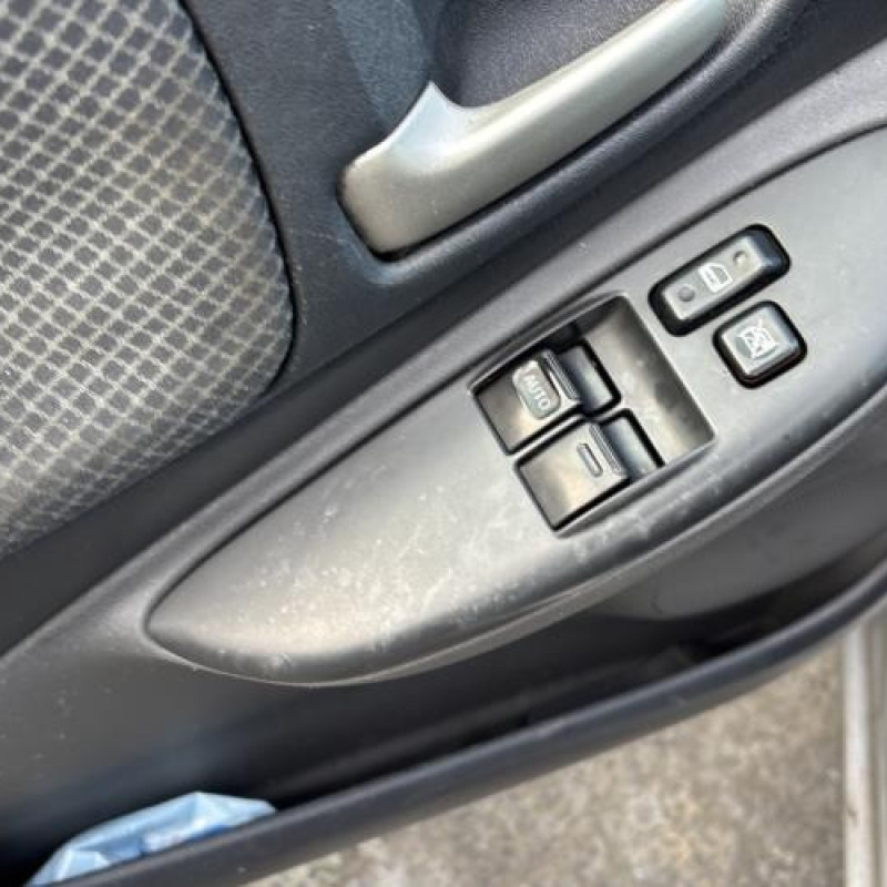 Feu arriere principal droit (feux) TOYOTA YARIS 1 Photo n°13