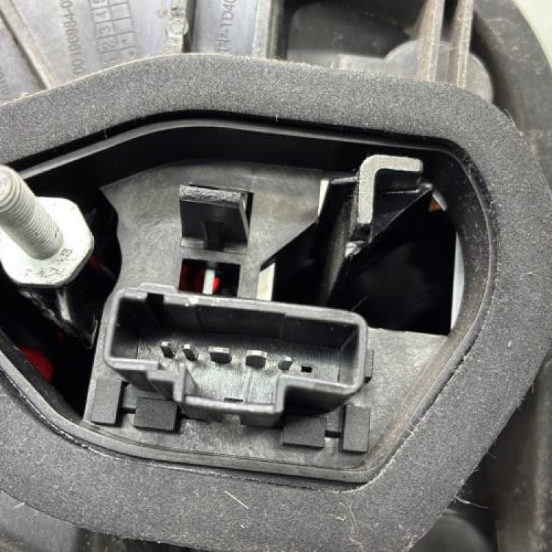 Feu arriere principal gauche (feux) PEUGEOT 208 1 Photo n°3