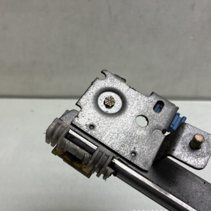 Leve vitre electrique avant gauche PEUGEOT 106 Photo n°3