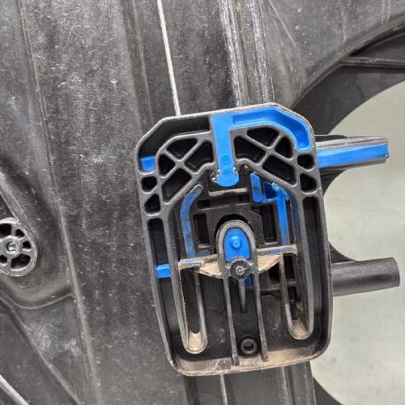 Leve vitre electrique avant droit FORD FIESTA 7 Photo n°8