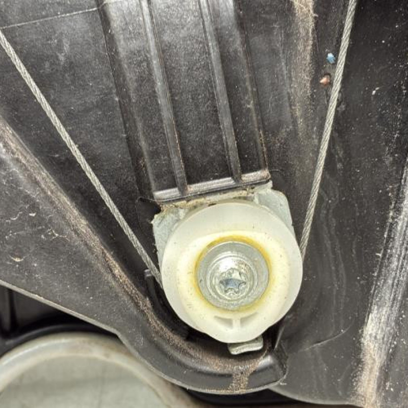 Leve vitre electrique avant gauche FORD FIESTA 7 Photo n°9