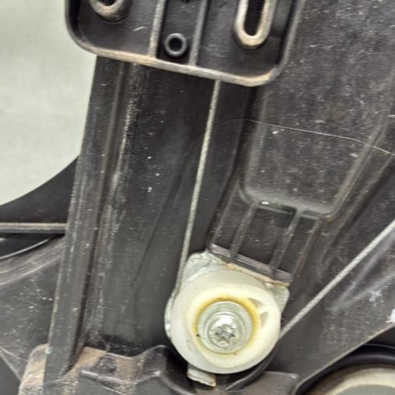 Leve vitre electrique avant gauche FORD FIESTA 7 Photo n°10