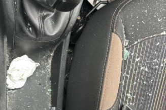 Reservoir essence PEUGEOT 208 1