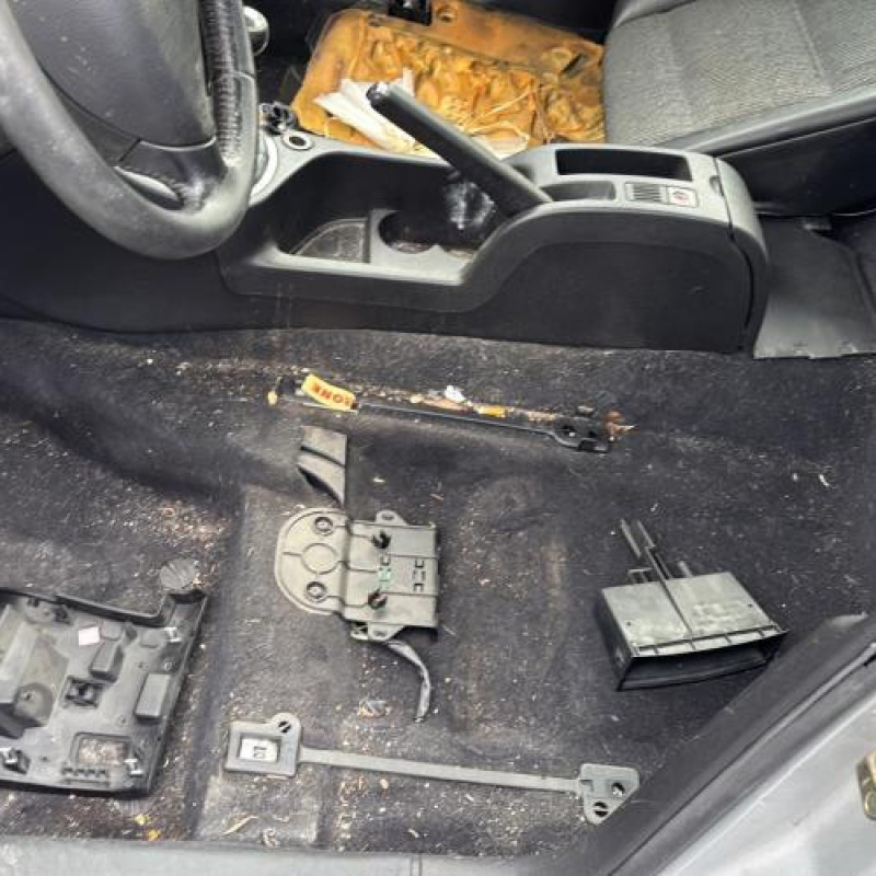 Reservoir essence PEUGEOT 307 Photo n°10