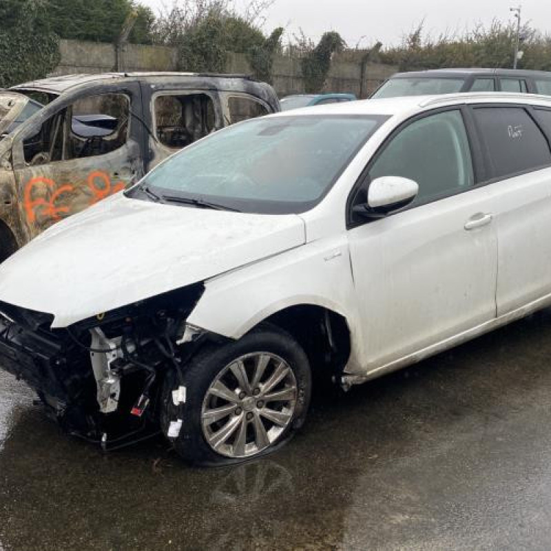 Pompe à carburant PEUGEOT 308 2 SW Photo n°1