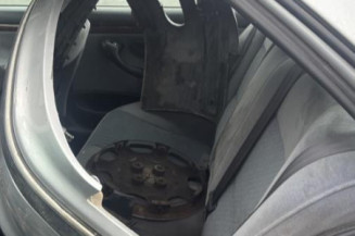 Pivot de moyeu arriere gauche PEUGEOT 406