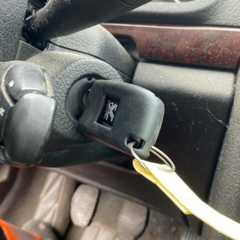 Reservoir essence PEUGEOT 407 Photo n°10