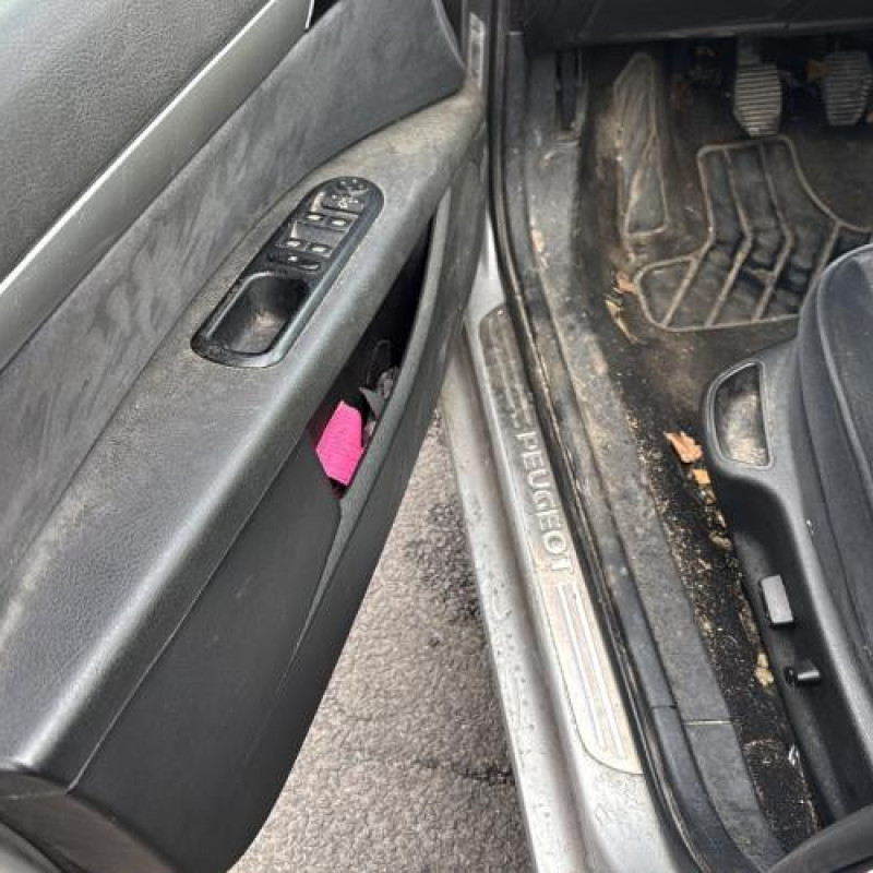 Reservoir essence PEUGEOT 407 Photo n°9