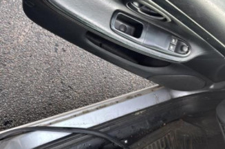 Pivot de moyeu arriere gauche PEUGEOT 406