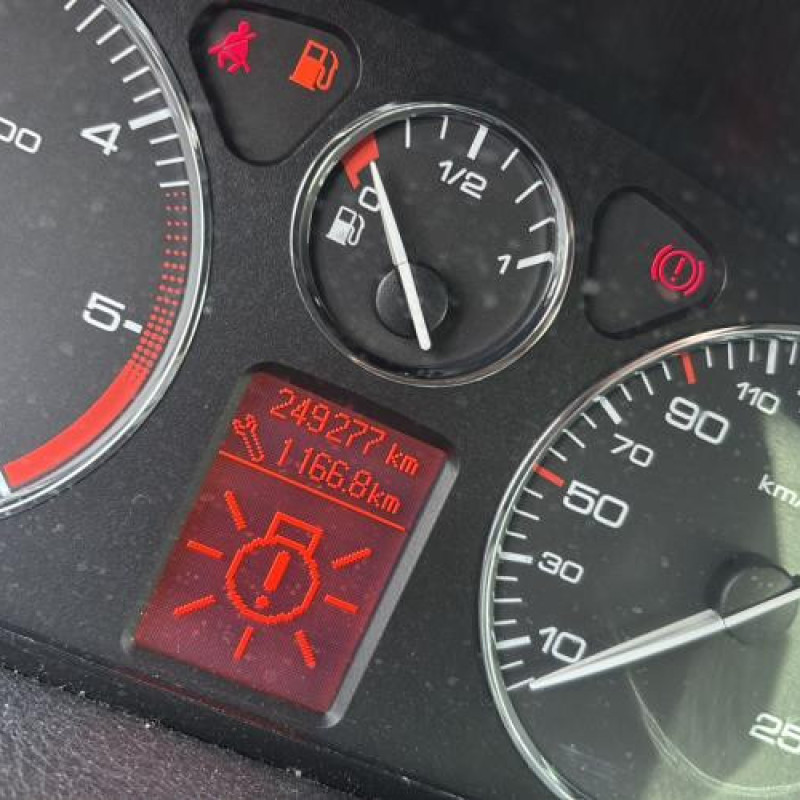 Reservoir essence PEUGEOT 407 Photo n°12