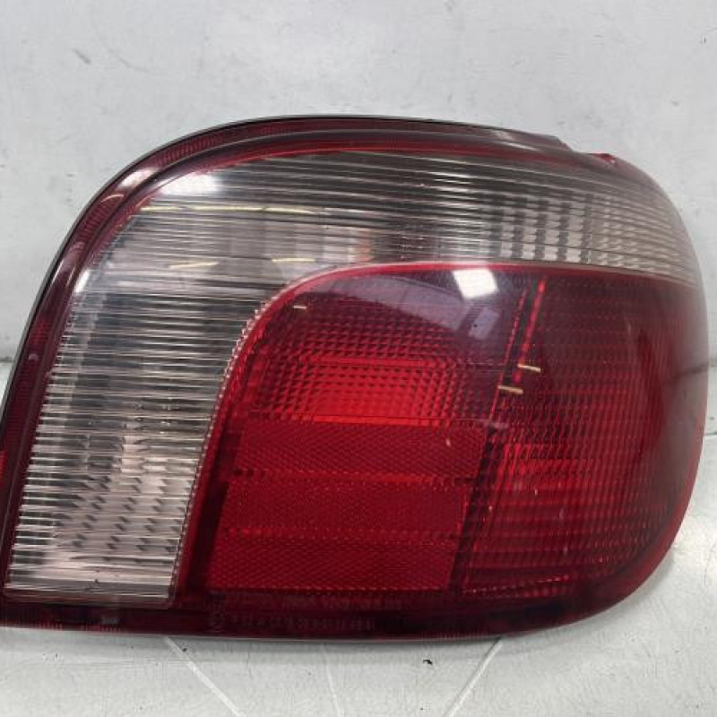 Feu arriere principal droit (feux) TOYOTA YARIS 1 Photo n°1