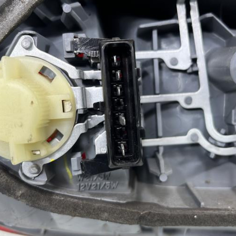 Feu arriere principal droit (feux) TOYOTA YARIS 1 Photo n°3