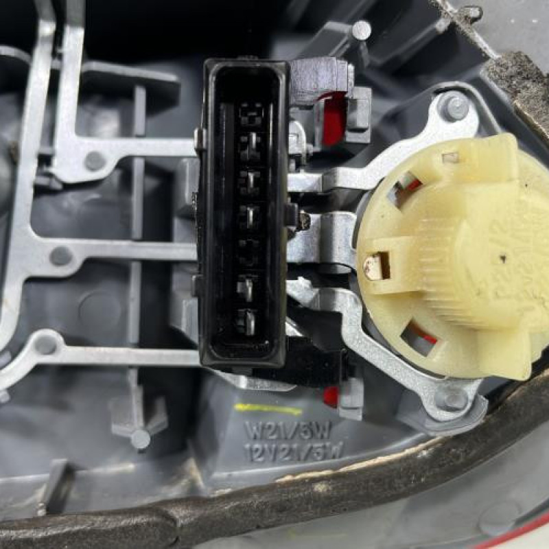 Feu arriere principal gauche (feux) TOYOTA YARIS 1 Photo n°3