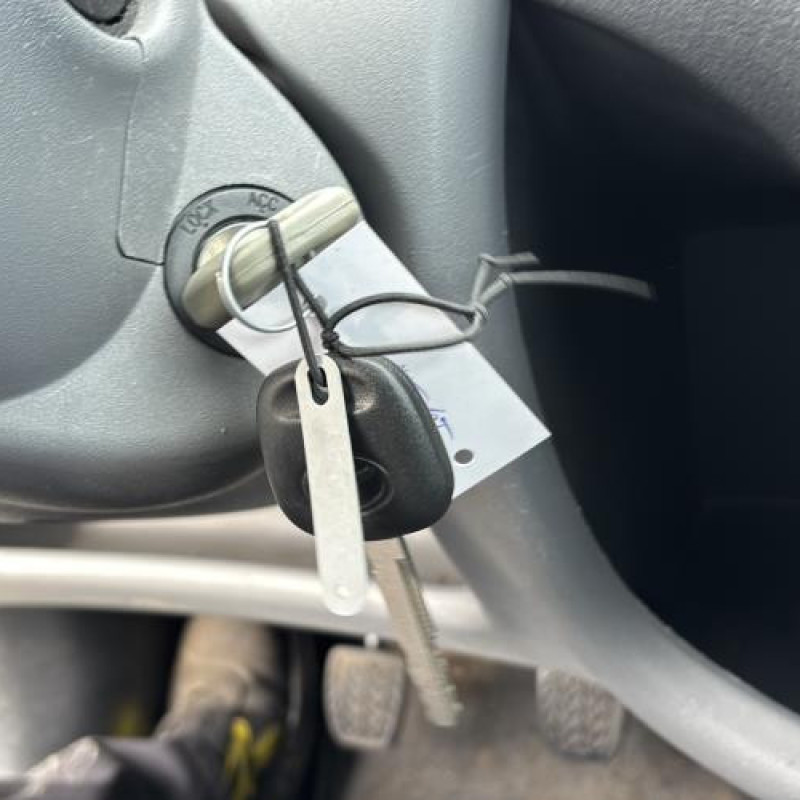 Feu arriere principal gauche (feux) TOYOTA YARIS 1 Photo n°12