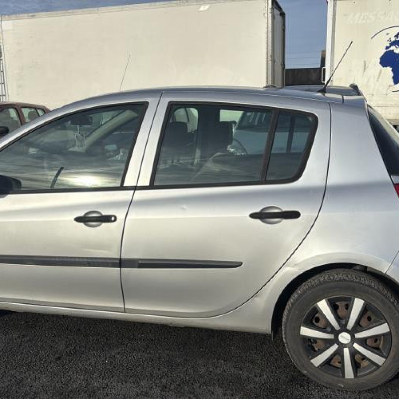 Aile avant droit RENAULT CLIO 3 Photo n°10