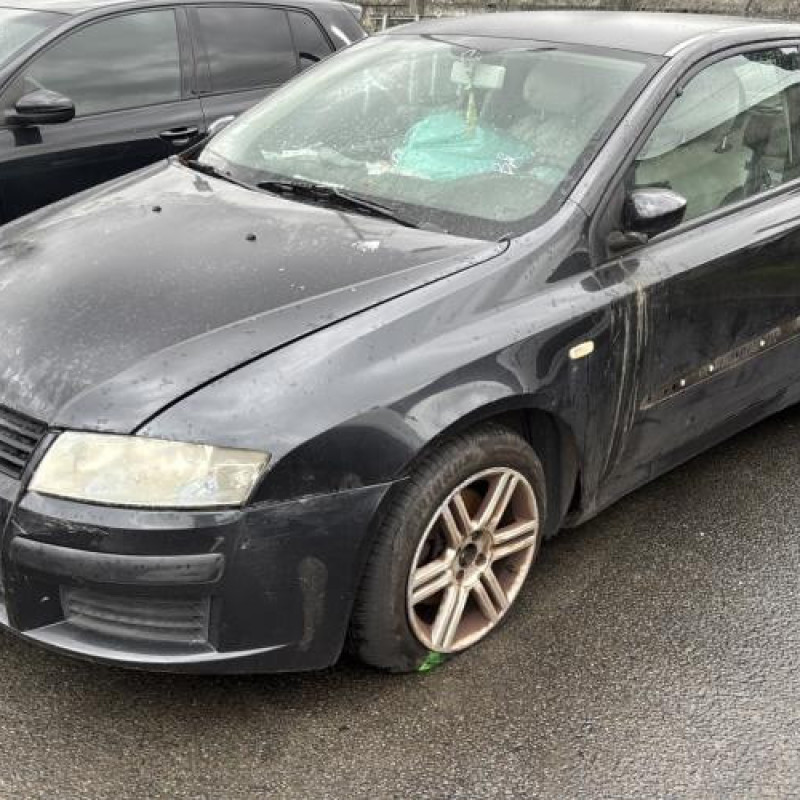 Pare choc arriere FIAT STILO Photo n°8
