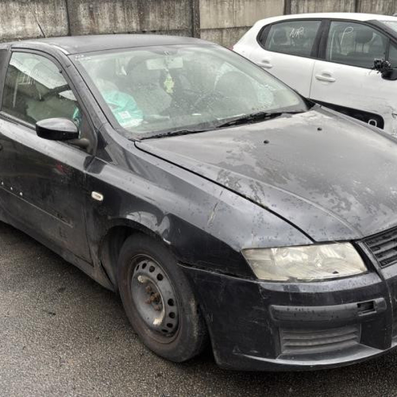Pare choc arriere FIAT STILO Photo n°9
