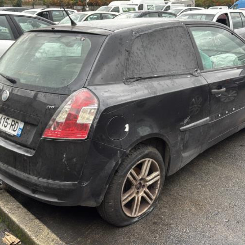 Pare choc arriere FIAT STILO Photo n°10