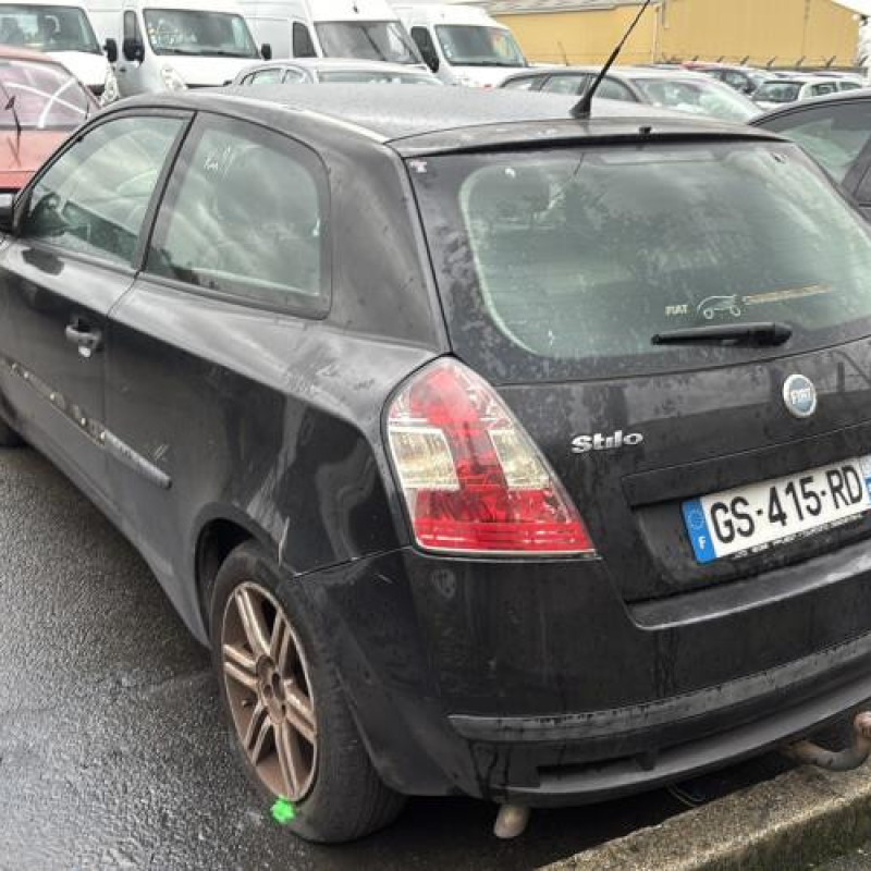 Pare choc arriere FIAT STILO Photo n°11