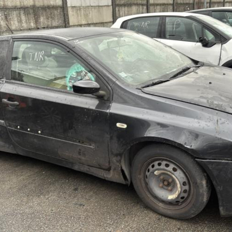 Pare choc arriere FIAT STILO Photo n°14