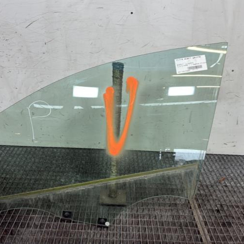 Vitre avant gauche RENAULT CLIO 5 Photo n°1