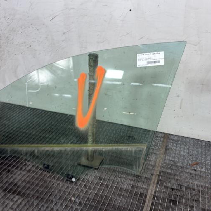 Vitre avant gauche RENAULT CLIO 5 Photo n°3