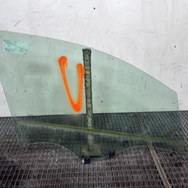 Vitre avant gauche RENAULT CLIO 5 Photo n°4