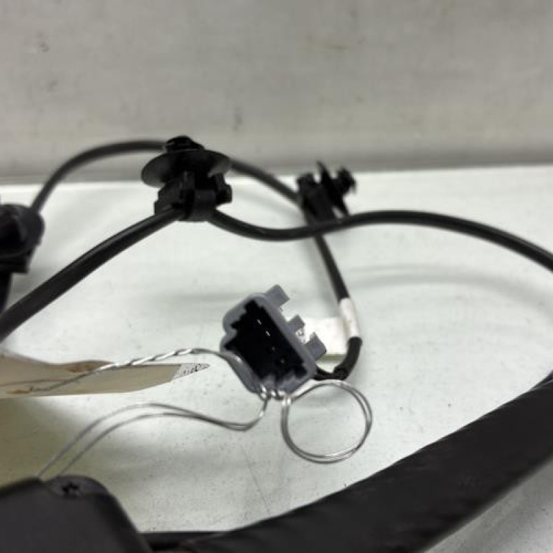 Attache ceinture avant gauche RENAULT CLIO 5 Photo n°3