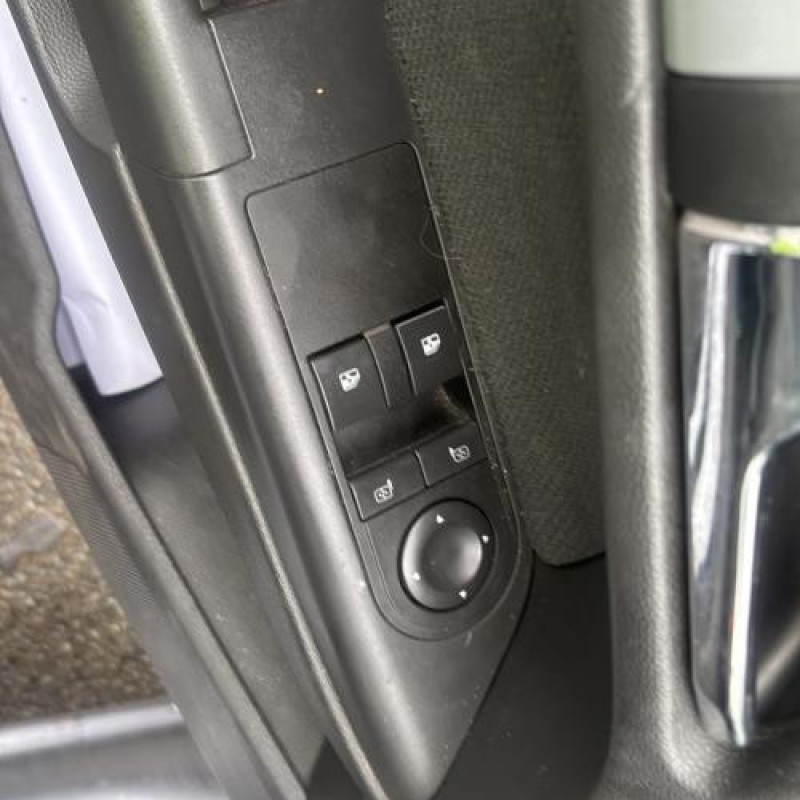 Moteur essuie glace avant OPEL ASTRA H Photo n°16