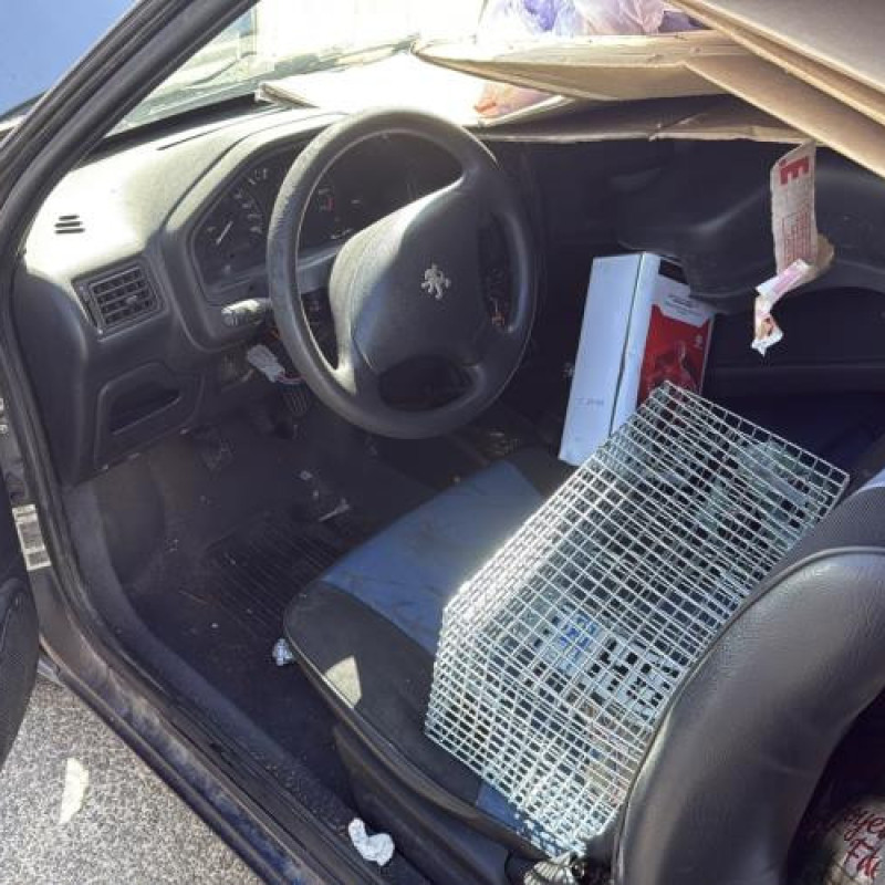 Poignee porte avant gauche PEUGEOT 106 Photo n°17