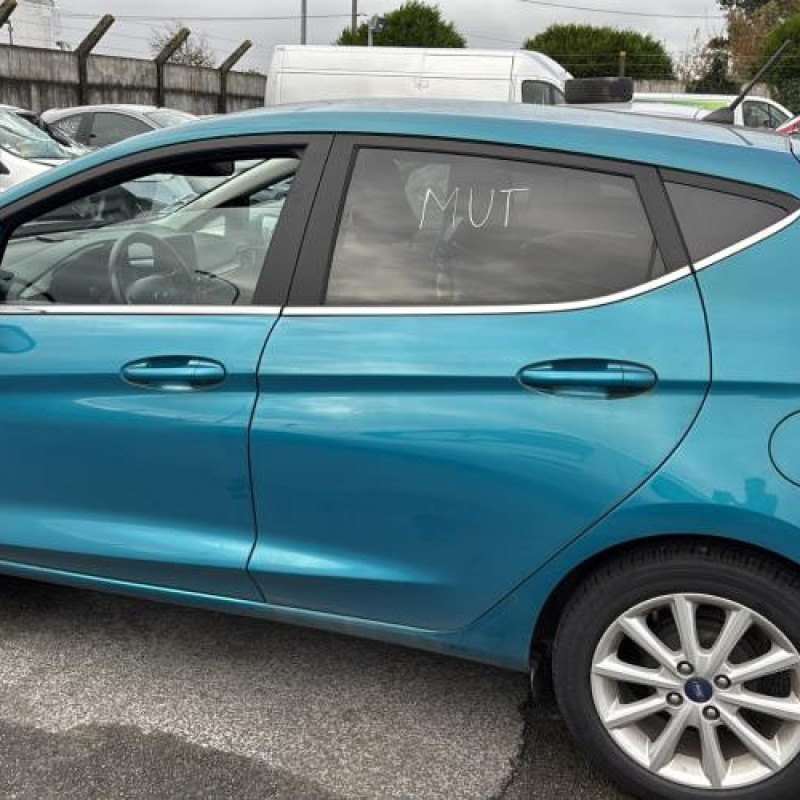 Poignee porte avant gauche FORD FIESTA 7 Photo n°11