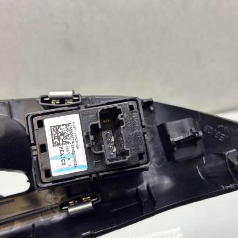 Interrupteur de leve vitre avant droit FORD FIESTA 7 Photo n°3