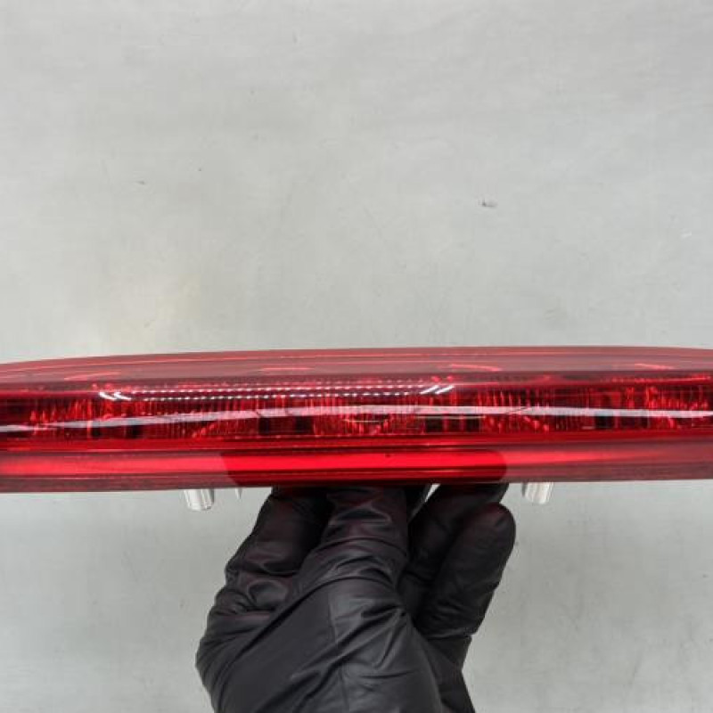 Feu arriere stop central PEUGEOT 208 1 Photo n°1