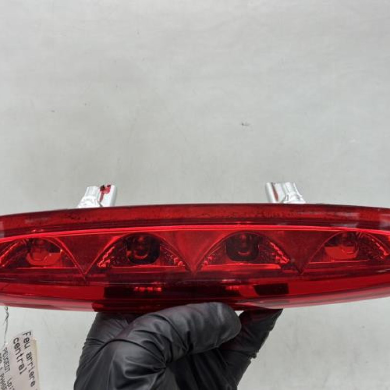 Feu arriere stop central PEUGEOT 208 1 Photo n°2