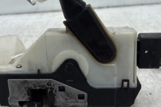 Serrure avant gauche PEUGEOT 208 1