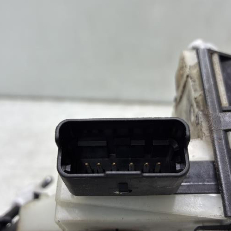 Serrure avant gauche PEUGEOT 208 1 Photo n°8