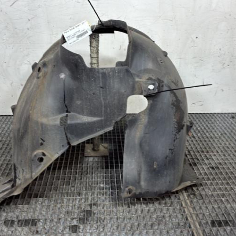 Pare boue avant gauche RENAULT CLIO 3 Photo n°1