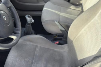 Pare boue avant gauche RENAULT CLIO 3