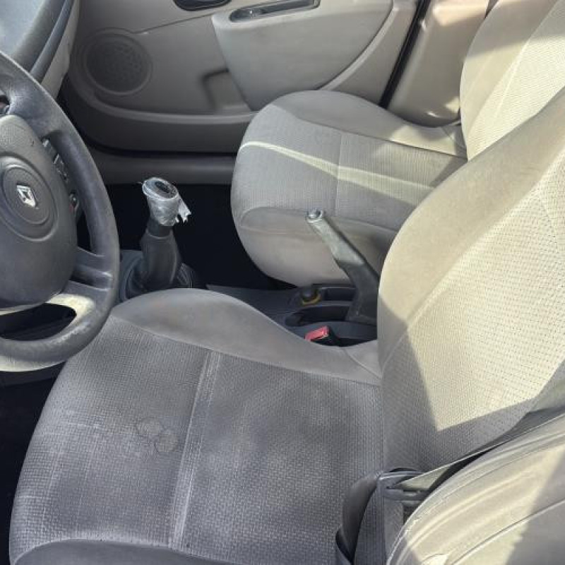 Pare boue avant gauche RENAULT CLIO 3 Photo n°15