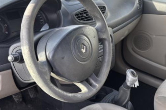 Pare boue avant gauche RENAULT CLIO 3