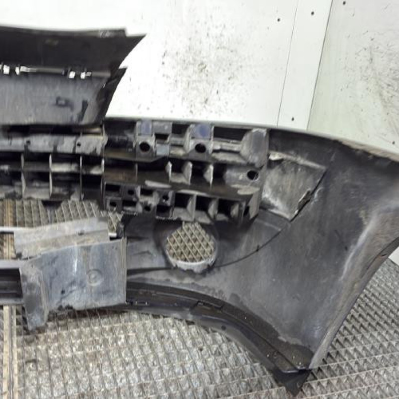 Pare choc avant RENAULT CLIO 2 Photo n°4